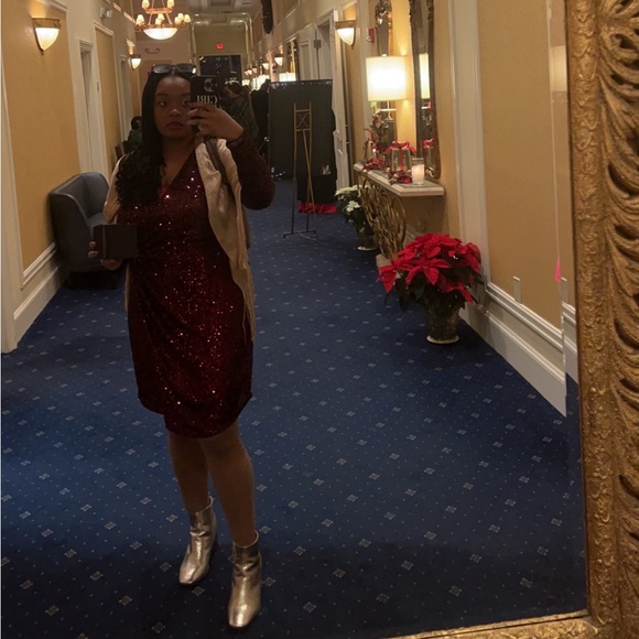 Meet your Posher, Gabriella🙋🏾‍♀️👗👸🏾✨💜 - Picture 4 of 4